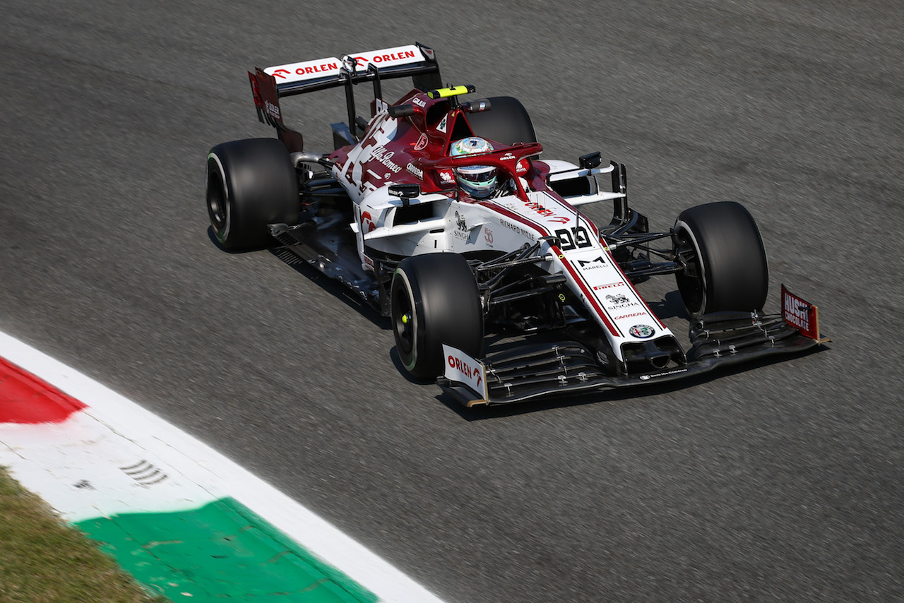 GP ITALIA, Antonio Giovinazzi (ITA), Alfa Romeo Racing 
04.09.2020. Formula 1 World Championship, Rd 8, Italian Grand Prix, Monza, Italy, Practice Day.
- www.xpbimages.com, EMail: requests@xpbimages.com - copy of publication required for printed pictures. Every used picture is fee-liable. ¬© Copyright: Charniaux / XPB Images
