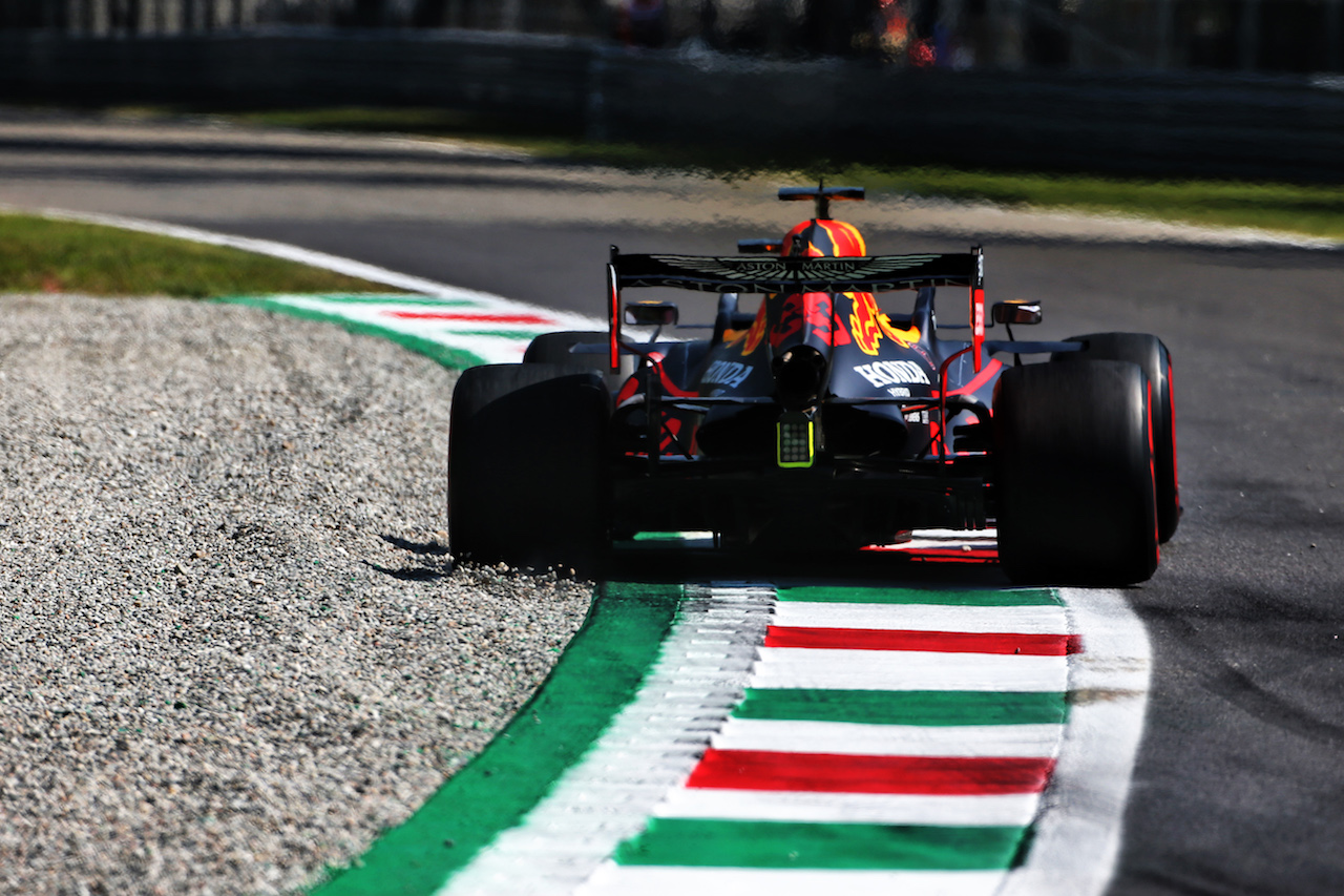 GP ITALIA, Max Verstappen (NLD) Red Bull Racing RB16.
04.09.2020. Formula 1 World Championship, Rd 8, Italian Grand Prix, Monza, Italy, Practice Day.
- www.xpbimages.com, EMail: requests@xpbimages.com - copy of publication required for printed pictures. Every used picture is fee-liable. © Copyright: Charniaux / XPB Images