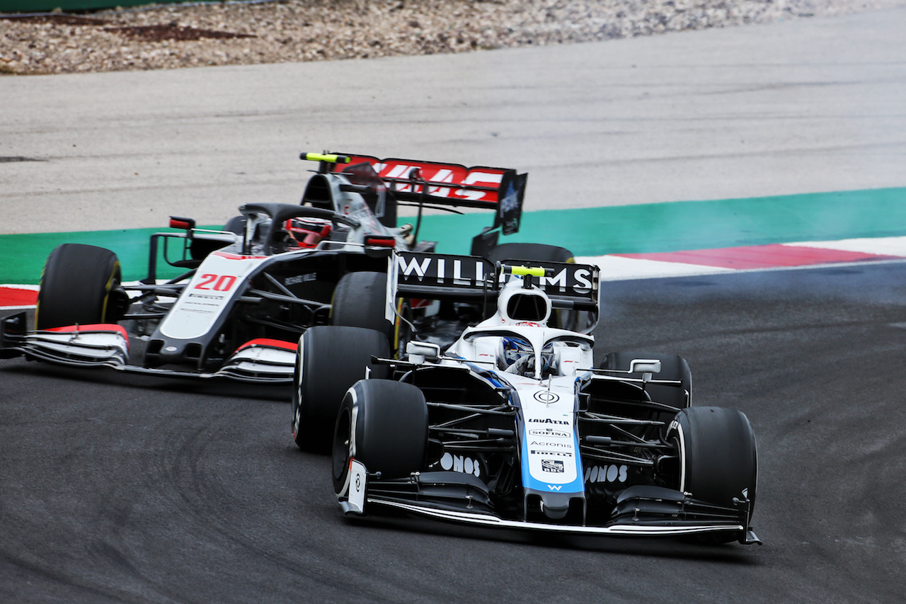 GP PORTOGALLO, Nicholas Latifi (CDN) Williams Racing FW43.
25.10.2020. Formula 1 World Championship, Rd 12, Portuguese Grand Prix, Portimao, Portugal, Gara Day.
- www.xpbimages.com, EMail: requests@xpbimages.com © Copyright: Charniaux / XPB Images