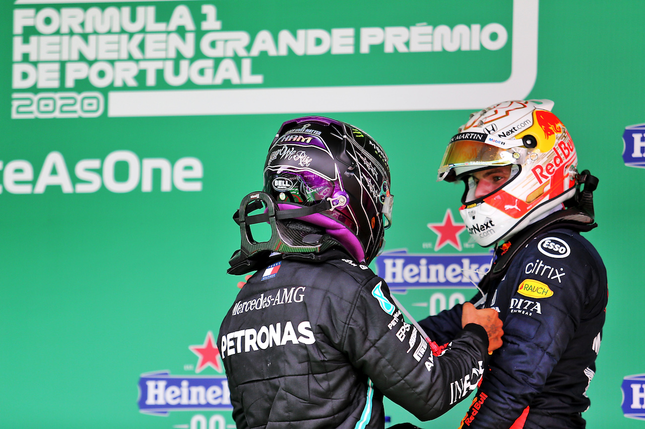 GP PORTOGALLO, Lewis Hamilton (GBR) Mercedes AMG F1 celebrates his record breaking 92nd Grand Prix victory in parc ferme with Max Verstappen (NLD) Red Bull Racing.
25.10.2020. Formula 1 World Championship, Rd 12, Portuguese Grand Prix, Portimao, Portugal, Gara Day.
- www.xpbimages.com, EMail: requests@xpbimages.com © Copyright: Charniaux / XPB Images