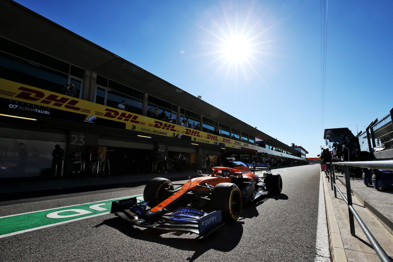 GP PORTOGALLO, Carlos Sainz Jr (ESP) McLaren MCL35.
24.10.2020. Formula 1 World Championship, Rd 12, Portuguese Grand Prix, Portimao, Portugal, Qualifiche Day.
- www.xpbimages.com, EMail: requests@xpbimages.com © Copyright: Moy / XPB Images