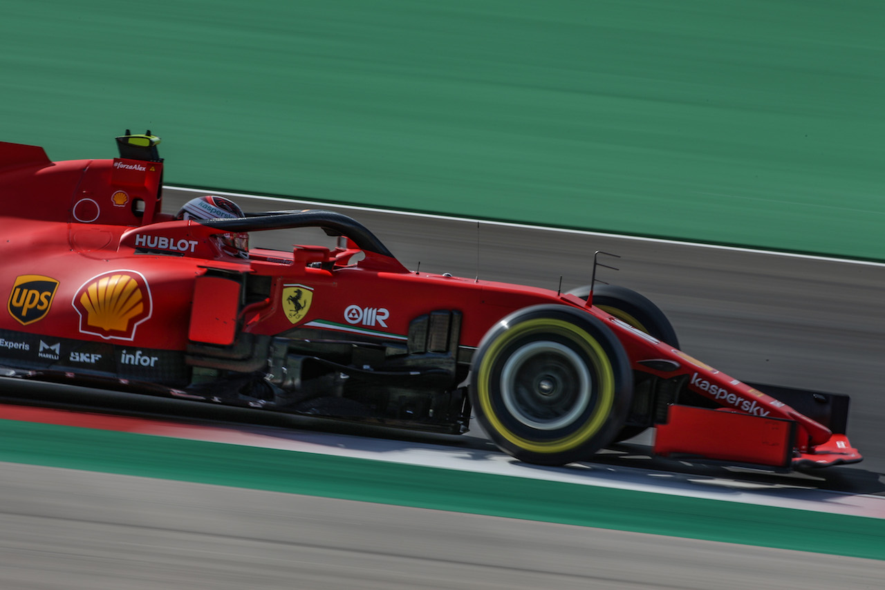 GP PORTOGALLO, Charles Leclerc (FRA), Ferrari 
24.10.2020. Formula 1 World Championship, Rd 12, Portuguese Grand Prix, Portimao, Portugal, Qualifiche Day.
- www.xpbimages.com, EMail: requests@xpbimages.com ¬© Copyright: Charniaux / XPB Images