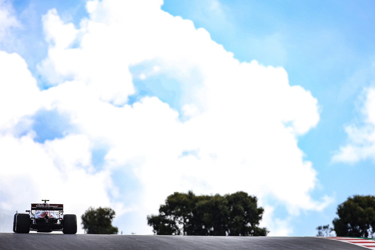 GP PORTOGALLO, Kimi Raikkonen (FIN), Alfa Romeo Racing 
23.10.2020. Formula 1 World Championship, Rd 12, Portuguese Grand Prix, Portimao, Portugal, Practice Day.
- www.xpbimages.com, EMail: requests@xpbimages.com ¬© Copyright: Charniaux / XPB Images