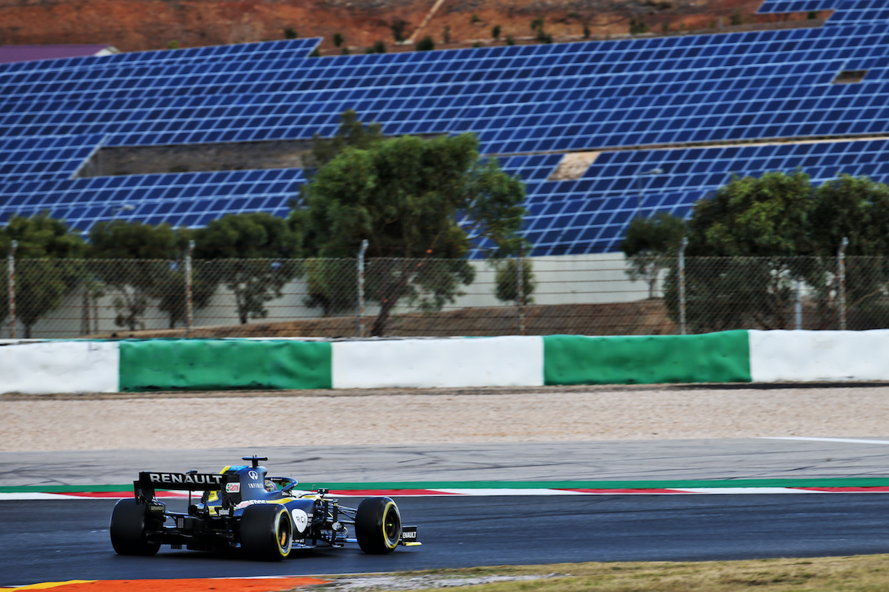 GP PORTOGALLO, Daniel Ricciardo (AUS) Renault F1 Team RS20.
23.10.2020. Formula 1 World Championship, Rd 12, Portuguese Grand Prix, Portimao, Portugal, Practice Day.
- www.xpbimages.com, EMail: requests@xpbimages.com © Copyright: Batchelor / XPB Images