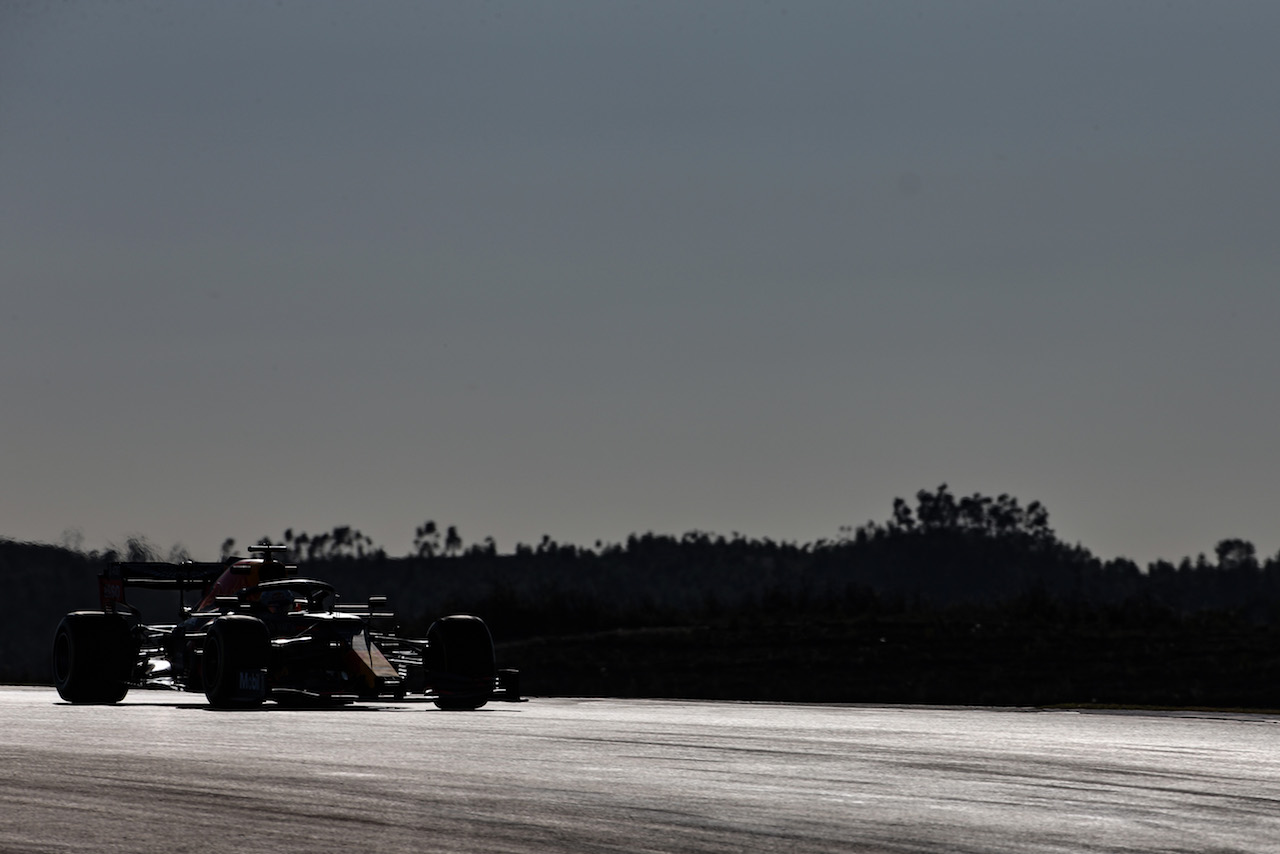 GP PORTOGALLO, Alexander Albon (THA), Red Bull Racing 
23.10.2020. Formula 1 World Championship, Rd 12, Portuguese Grand Prix, Portimao, Portugal, Practice Day.
- www.xpbimages.com, EMail: requests@xpbimages.com ¬© Copyright: Charniaux / XPB Images