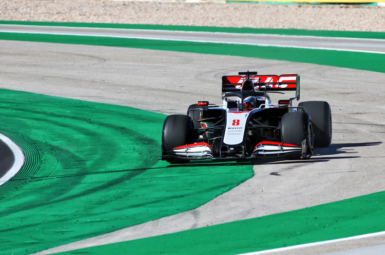 GP PORTOGALLO, Romain Grosjean (FRA) Haas F1 Team VF-20 runs wide.
23.10.2020. Formula 1 World Championship, Rd 12, Portuguese Grand Prix, Portimao, Portugal, Practice Day.
- www.xpbimages.com, EMail: requests@xpbimages.com © Copyright: Batchelor / XPB Images