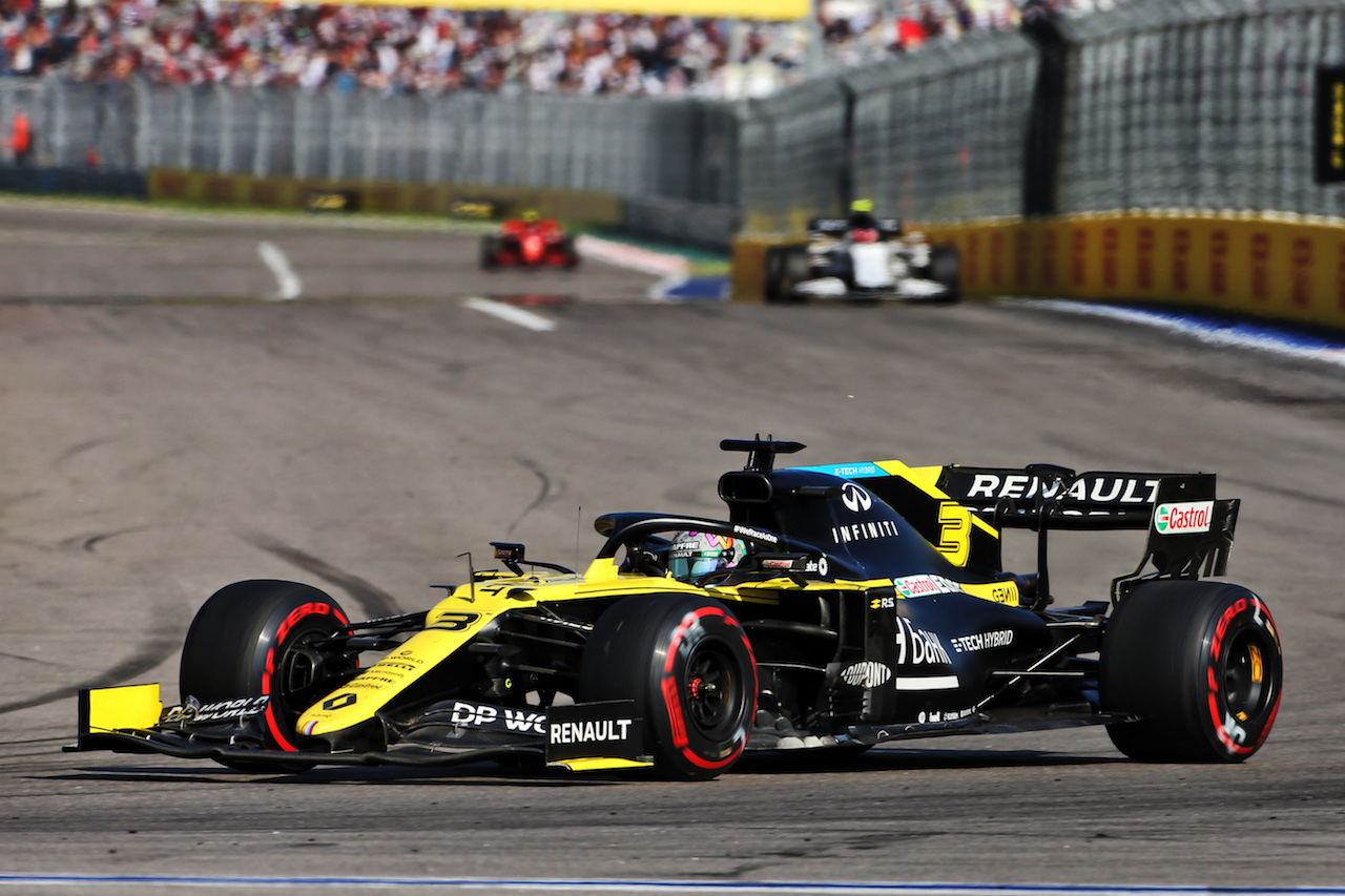 GP RUSSIA, Daniel Ricciardo (AUS) Renault F1 Team RS20.
27.09.2020. Formula 1 World Championship, Rd 10, Russian Grand Prix, Sochi Autodrom, Sochi, Russia, Gara Day.
- www.xpbimages.com, EMail: requests@xpbimages.com © Copyright: Charniaux / XPB Images