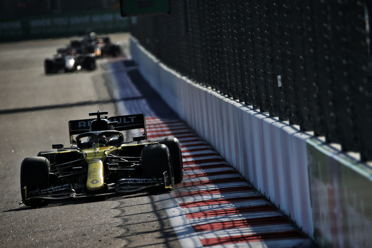 GP RUSSIA, Daniel Ricciardo (AUS) Renault F1 Team RS20.
27.09.2020. Formula 1 World Championship, Rd 10, Russian Grand Prix, Sochi Autodrom, Sochi, Russia, Gara Day.
- www.xpbimages.com, EMail: requests@xpbimages.com © Copyright: Batchelor / XPB Images