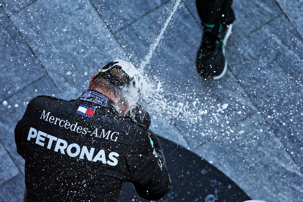 GP RUSSIA, Gara winner Valtteri Bottas (FIN) Mercedes AMG F1 celebrates on the podium.
27.09.2020. Formula 1 World Championship, Rd 10, Russian Grand Prix, Sochi Autodrom, Sochi, Russia, Gara Day.
- www.xpbimages.com, EMail: requests@xpbimages.com © Copyright: Moy / XPB Images