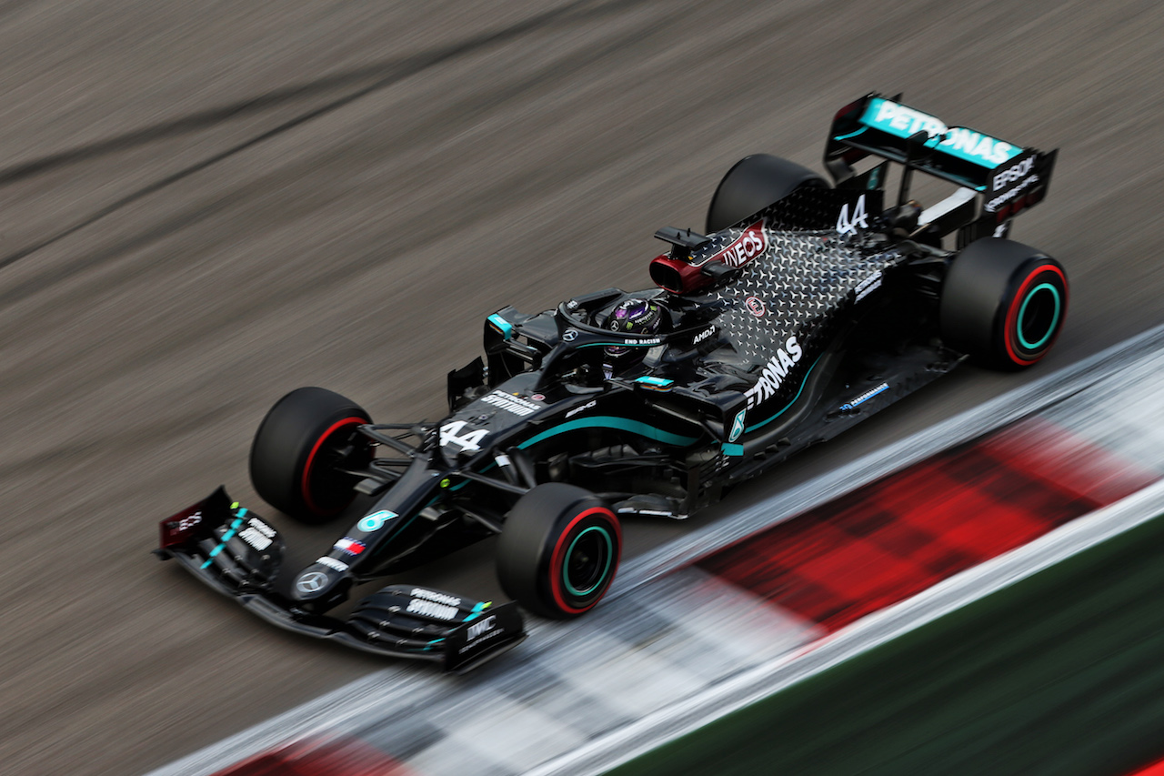 GP RUSSIA, Lewis Hamilton (GBR) Mercedes AMG F1 W11.
26.09.2020. Formula 1 World Championship, Rd 10, Russian Grand Prix, Sochi Autodrom, Sochi, Russia, Qualifiche Day.
- www.xpbimages.com, EMail: requests@xpbimages.com © Copyright: Batchelor / XPB Images