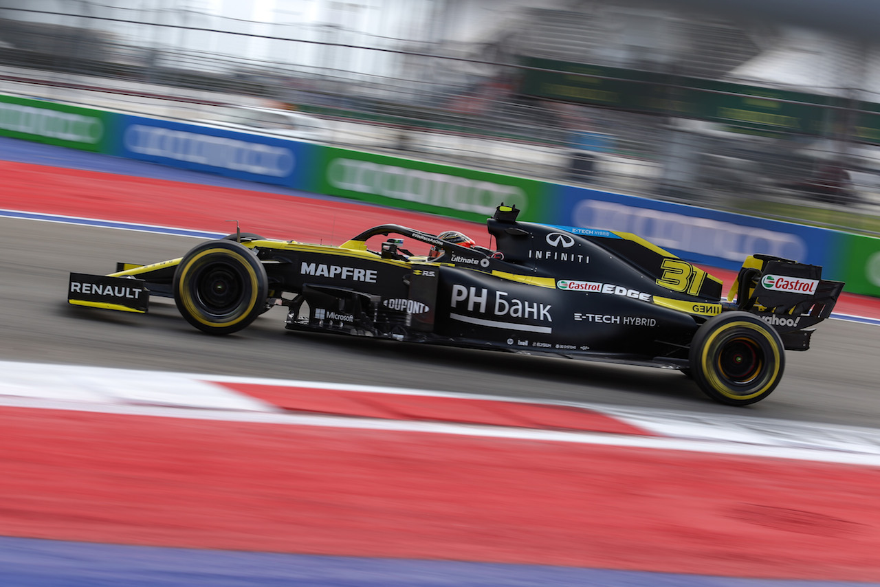 GP RUSSIA, Esteban Ocon (FRA), Renault F1 Team 
26.09.2020. Formula 1 World Championship, Rd 10, Russian Grand Prix, Sochi Autodrom, Sochi, Russia, Qualifiche Day.
- www.xpbimages.com, EMail: requests@xpbimages.com ¬© Copyright: Charniaux / XPB Images