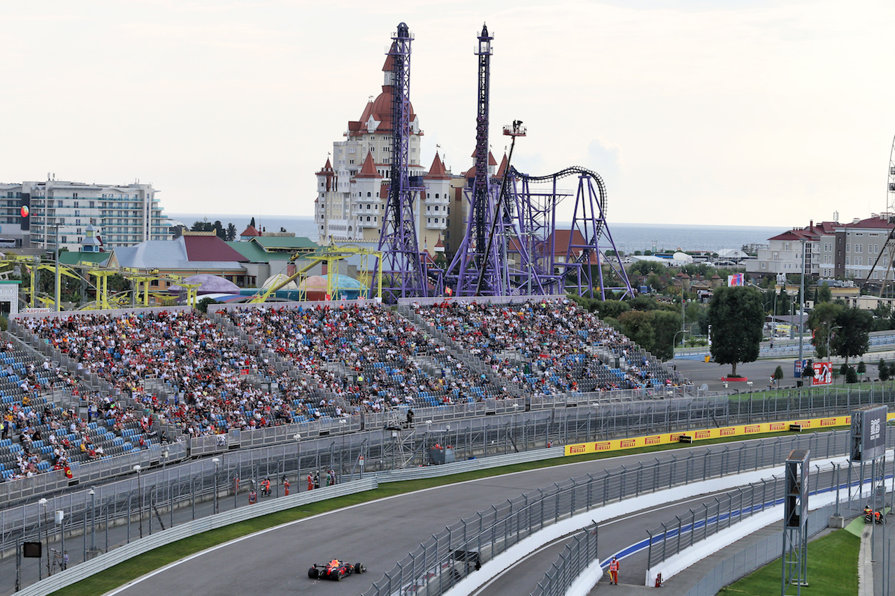 GP RUSSIA, Max Verstappen (NLD) Red Bull Racing RB16.
26.09.2020. Formula 1 World Championship, Rd 10, Russian Grand Prix, Sochi Autodrom, Sochi, Russia, Qualifiche Day.
- www.xpbimages.com, EMail: requests@xpbimages.com © Copyright: Moy / XPB Images