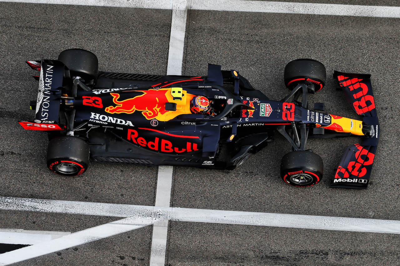 GP RUSSIA, Alexander Albon (THA) Red Bull Racing RB16.
26.09.2020. Formula 1 World Championship, Rd 10, Russian Grand Prix, Sochi Autodrom, Sochi, Russia, Qualifiche Day.
- www.xpbimages.com, EMail: requests@xpbimages.com © Copyright: Moy / XPB Images