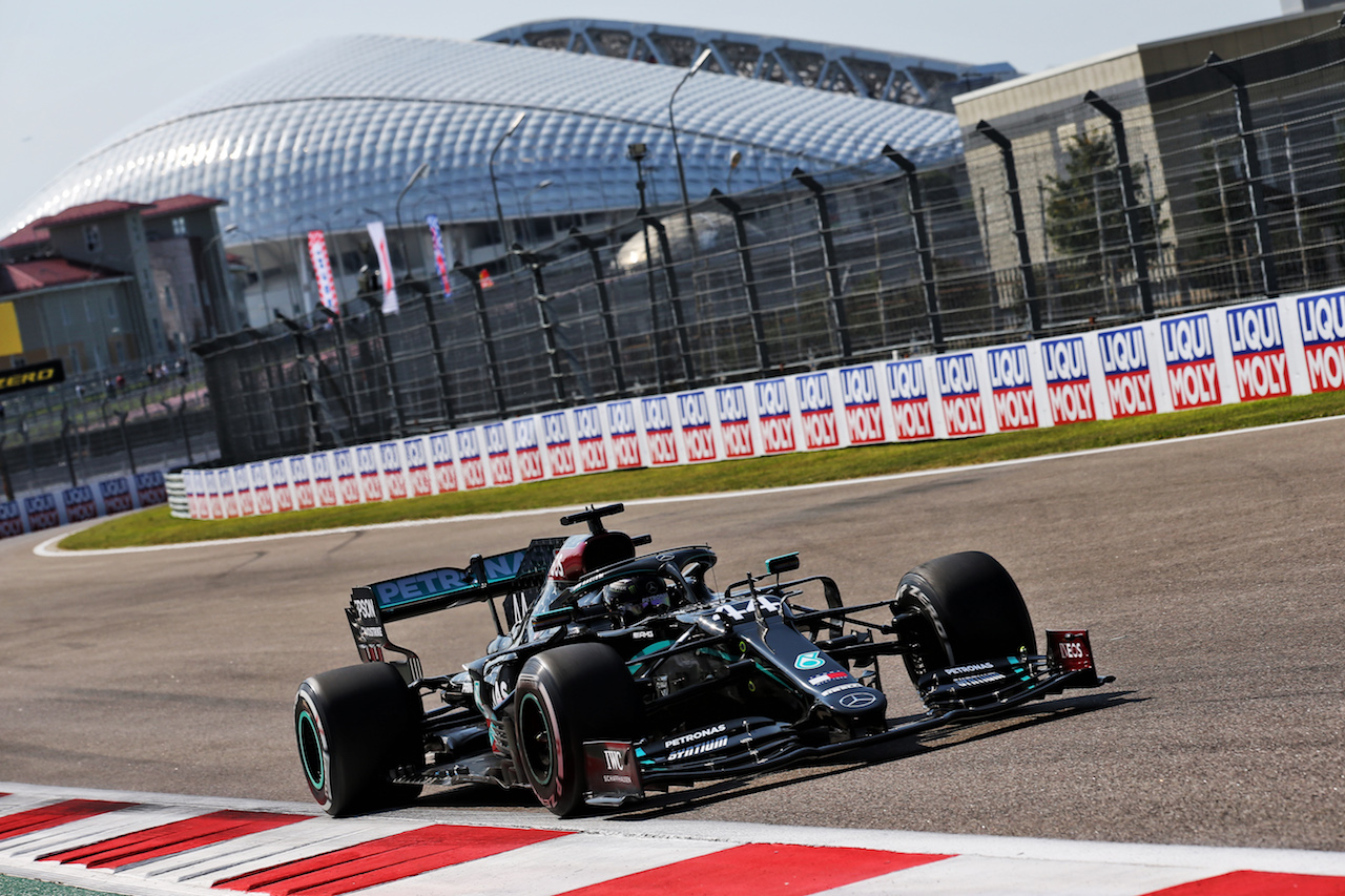 GP RUSSIA, Lewis Hamilton (GBR) Mercedes AMG F1 W11.
25.09.2020. Formula 1 World Championship, Rd 10, Russian Grand Prix, Sochi Autodrom, Sochi, Russia, Practice Day.
- www.xpbimages.com, EMail: requests@xpbimages.com © Copyright: Batchelor / XPB Images