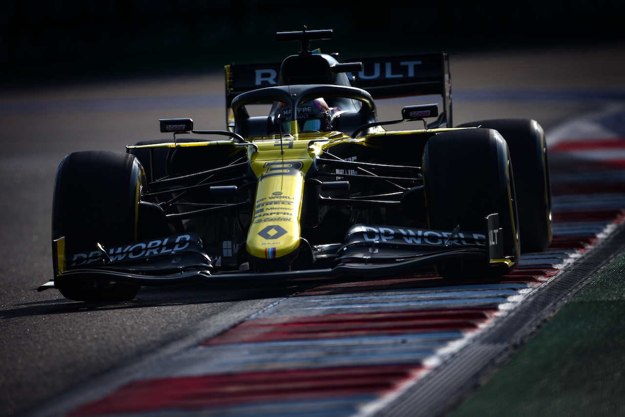 GP RUSSIA, Daniel Ricciardo (AUS), Renault F1 Team 
25.09.2020. Formula 1 World Championship, Rd 10, Russian Grand Prix, Sochi Autodrom, Sochi, Russia, Practice Day.
- www.xpbimages.com, EMail: requests@xpbimages.com ¬© Copyright: Charniaux / XPB Images