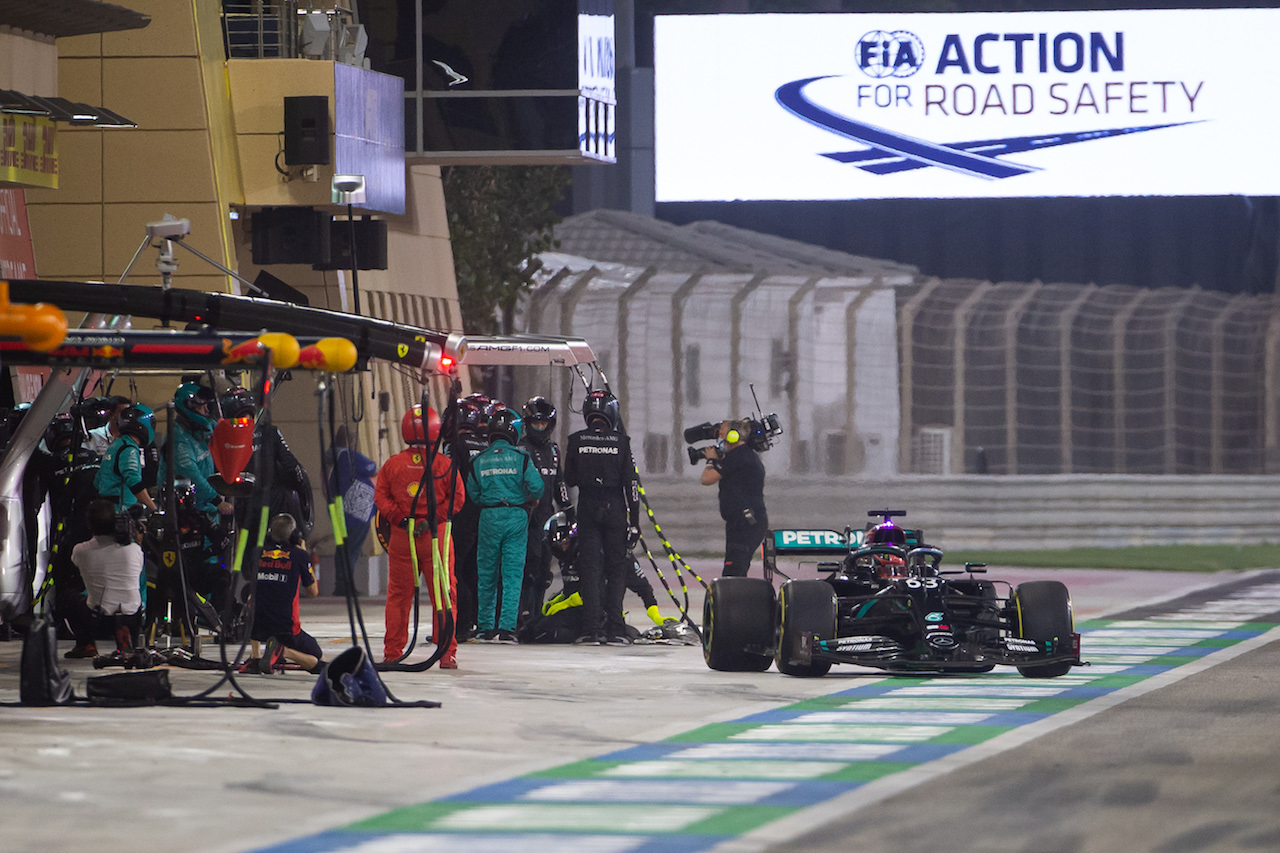 GP SAKHIR, George Russell (GBR) Mercedes AMG F1 W11 makes a pit stop.
06.12.2020. Formula 1 World Championship, Rd 16, Sakhir Grand Prix, Sakhir, Bahrain, Gara Day.
- www.xpbimages.com, EMail: requests@xpbimages.com © Copyright: Bearne / XPB Images