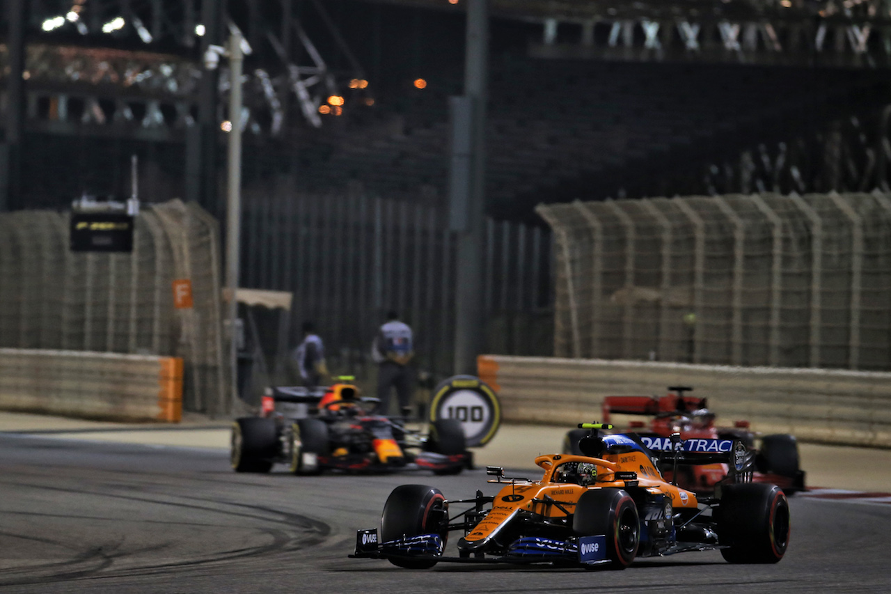 GP SAKHIR, Lando Norris (GBR) McLaren MCL35.
06.12.2020. Formula 1 World Championship, Rd 16, Sakhir Grand Prix, Sakhir, Bahrain, Gara Day.
- www.xpbimages.com, EMail: requests@xpbimages.com © Copyright: Batchelor / XPB Images