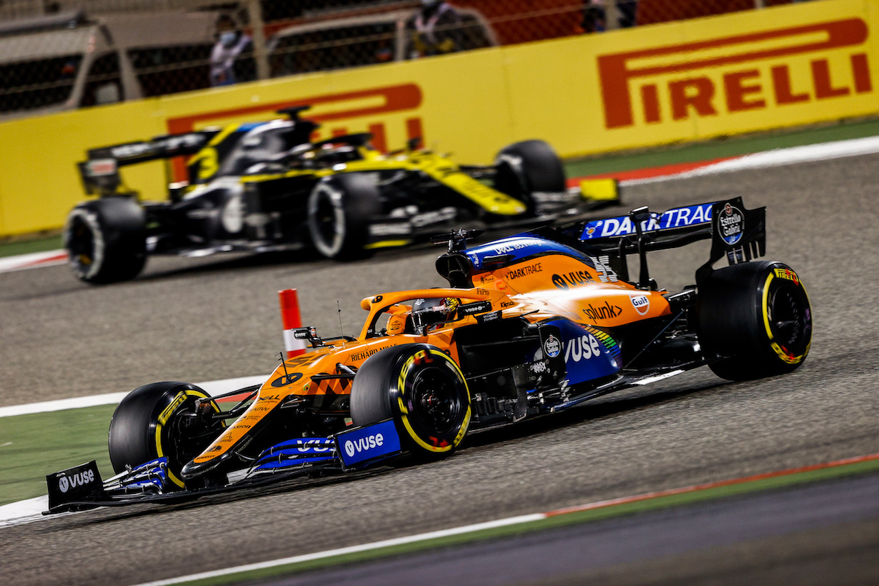 GP SAKHIR, Carlos Sainz Jr (ESP) McLaren MCL35.
06.12.2020. Formula 1 World Championship, Rd 16, Sakhir Grand Prix, Sakhir, Bahrain, Gara Day.
- www.xpbimages.com, EMail: requests@xpbimages.com © Copyright: FIA Pool Image for Editorial Use Only