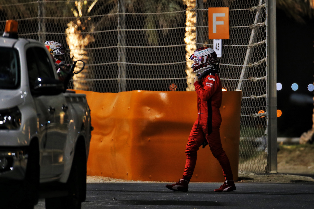 GP SAKHIR, Charles Leclerc (MON) Ferrari e Max Verstappen (NLD) Red Bull Racing retired from the race.
06.12.2020. Formula 1 World Championship, Rd 16, Sakhir Grand Prix, Sakhir, Bahrain, Gara Day.
- www.xpbimages.com, EMail: requests@xpbimages.com © Copyright: Batchelor / XPB Images