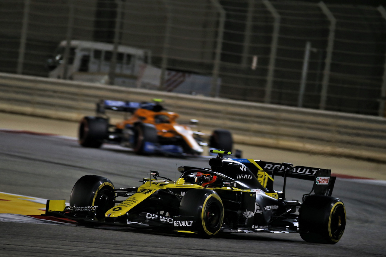 GP SAKHIR, Esteban Ocon (FRA) Renault F1 Team RS20.
06.12.2020. Formula 1 World Championship, Rd 16, Sakhir Grand Prix, Sakhir, Bahrain, Gara Day.
- www.xpbimages.com, EMail: requests@xpbimages.com © Copyright: Batchelor / XPB Images