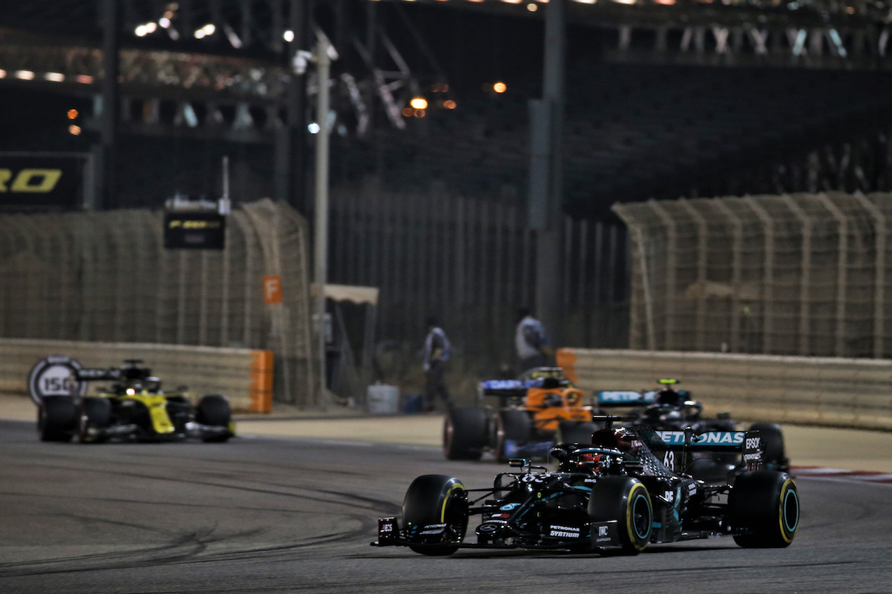 GP SAKHIR, George Russell (GBR) Mercedes AMG F1 W11.
06.12.2020. Formula 1 World Championship, Rd 16, Sakhir Grand Prix, Sakhir, Bahrain, Gara Day.
- www.xpbimages.com, EMail: requests@xpbimages.com © Copyright: Batchelor / XPB Images