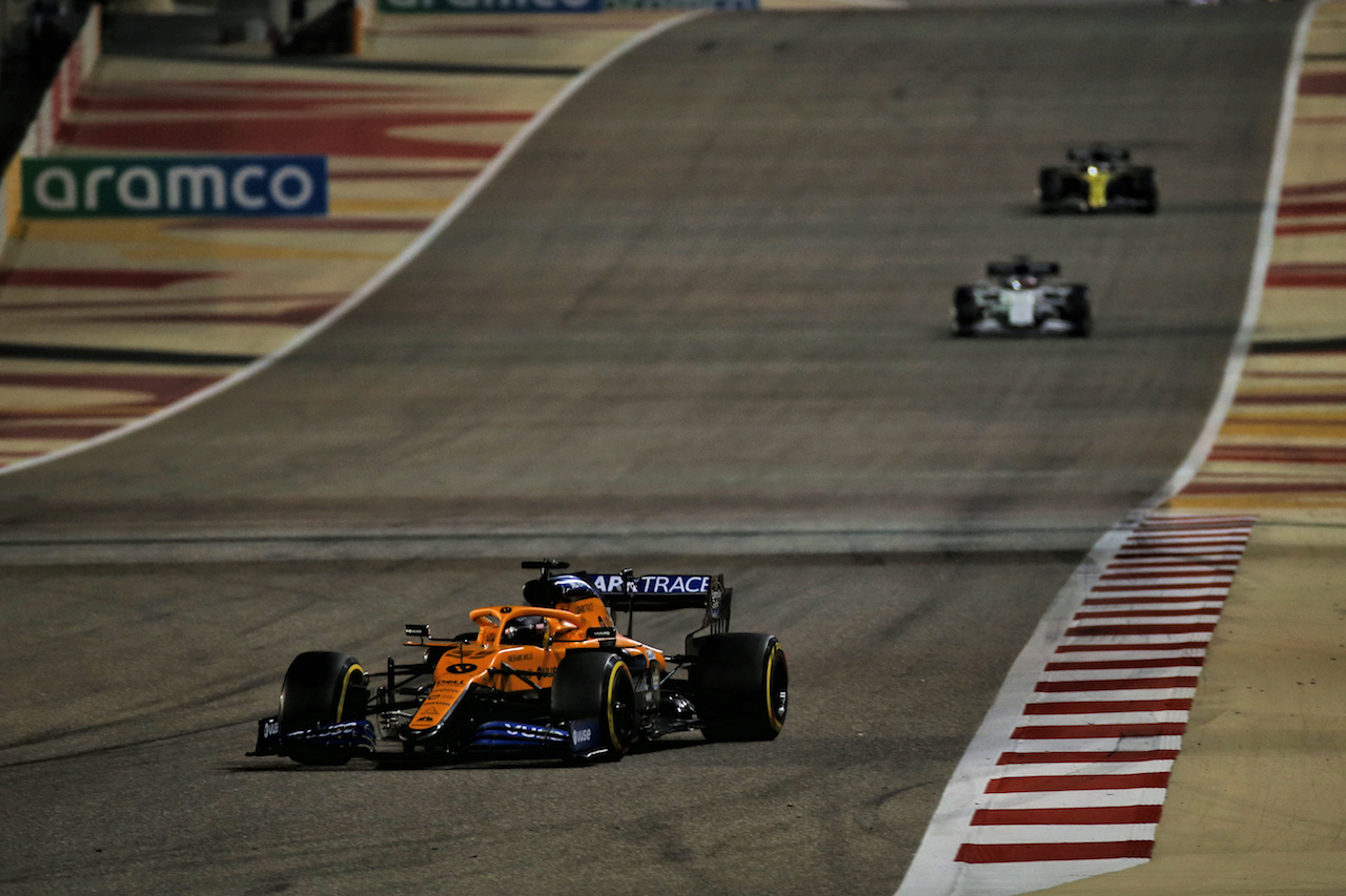 GP SAKHIR, Carlos Sainz Jr (ESP) McLaren MCL35.
06.12.2020. Formula 1 World Championship, Rd 16, Sakhir Grand Prix, Sakhir, Bahrain, Gara Day.
- www.xpbimages.com, EMail: requests@xpbimages.com © Copyright: Batchelor / XPB Images