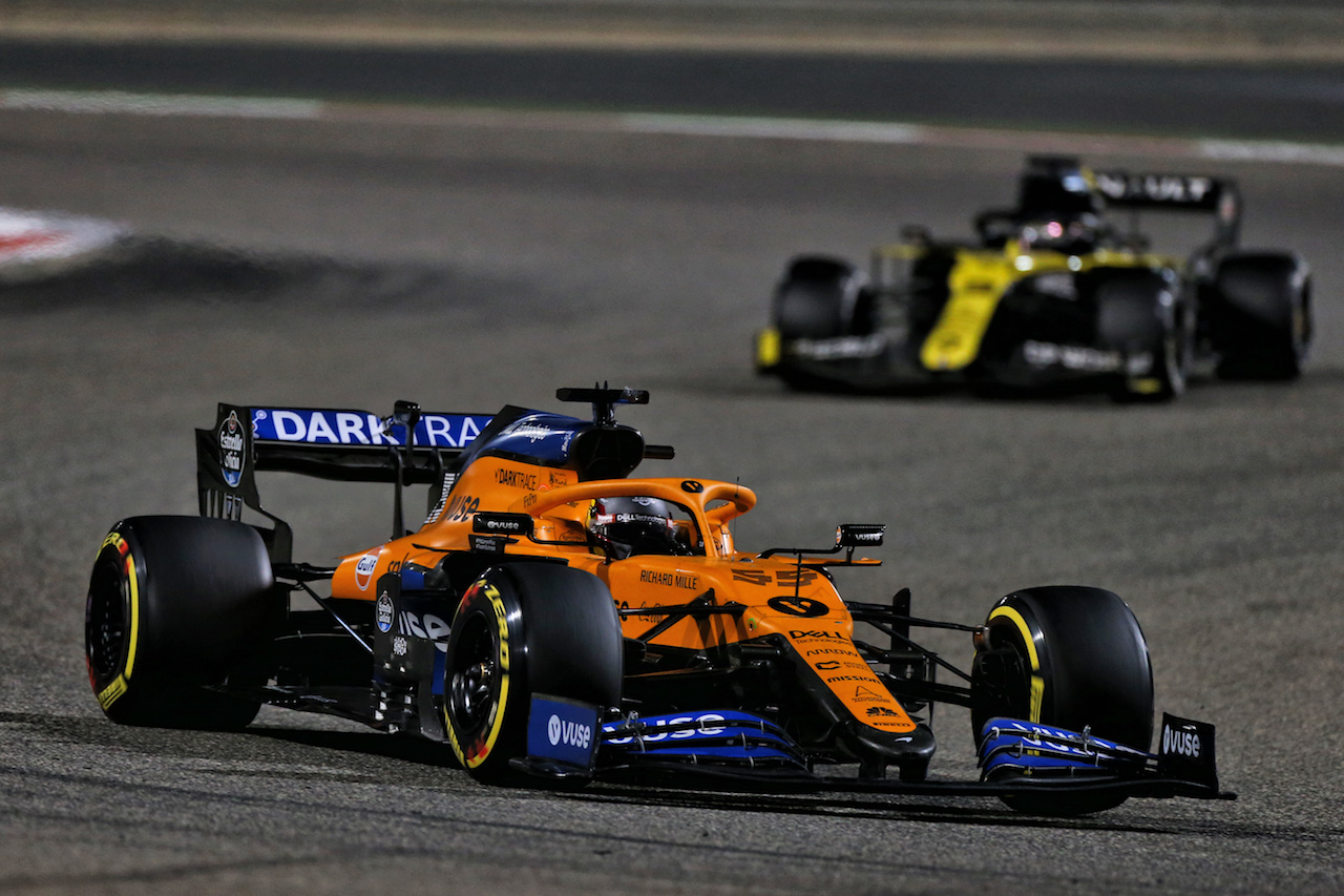 GP SAKHIR, Carlos Sainz Jr (ESP) McLaren MCL35.
06.12.2020. Formula 1 World Championship, Rd 16, Sakhir Grand Prix, Sakhir, Bahrain, Gara Day.
- www.xpbimages.com, EMail: requests@xpbimages.com © Copyright: Moy / XPB Images