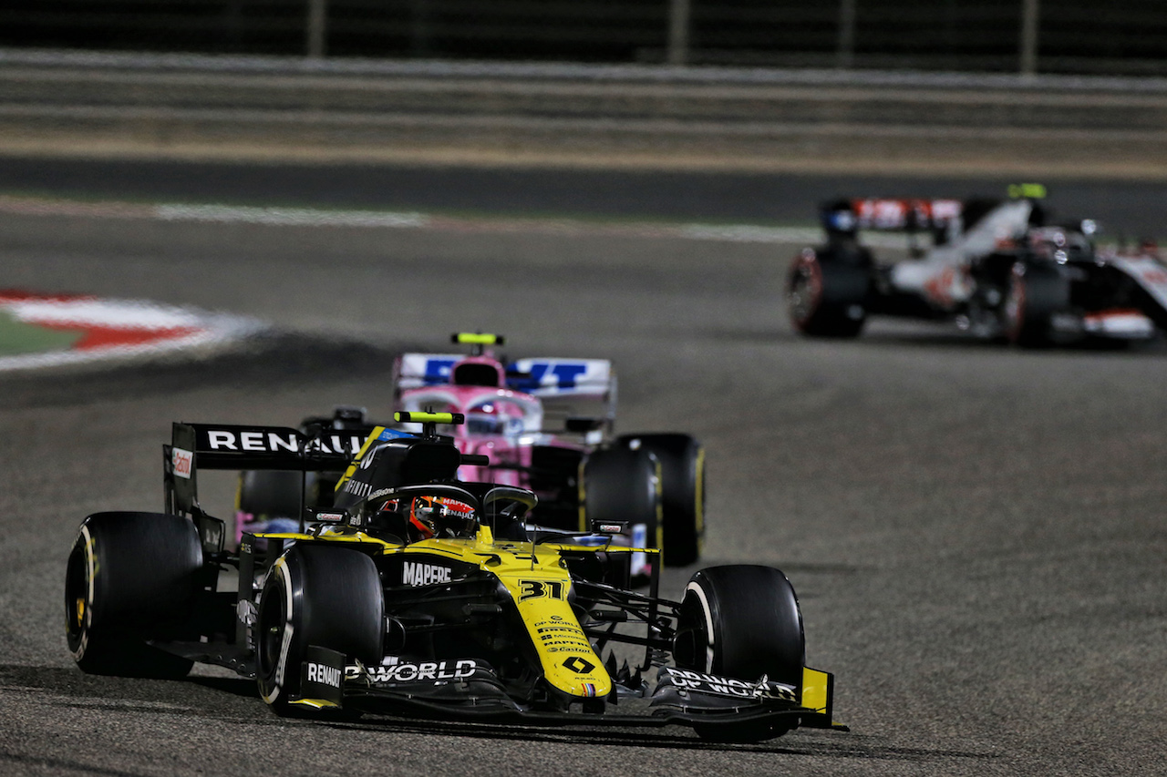 GP SAKHIR, Esteban Ocon (FRA) Renault F1 Team RS20.
06.12.2020. Formula 1 World Championship, Rd 16, Sakhir Grand Prix, Sakhir, Bahrain, Gara Day.
- www.xpbimages.com, EMail: requests@xpbimages.com © Copyright: Moy / XPB Images