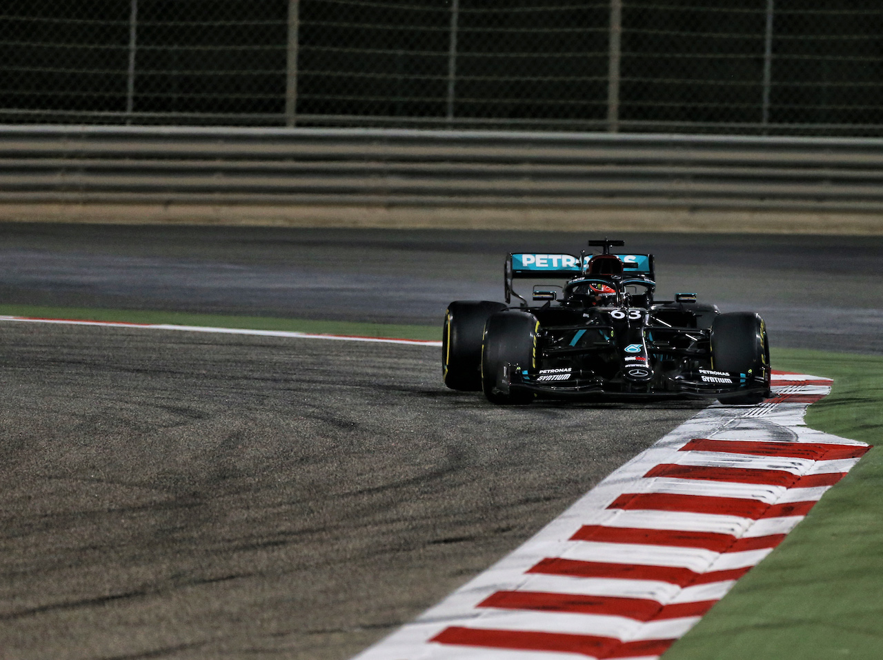 GP SAKHIR, George Russell (GBR) Mercedes AMG F1 W11.
06.12.2020. Formula 1 World Championship, Rd 16, Sakhir Grand Prix, Sakhir, Bahrain, Gara Day.
- www.xpbimages.com, EMail: requests@xpbimages.com © Copyright: Moy / XPB Images