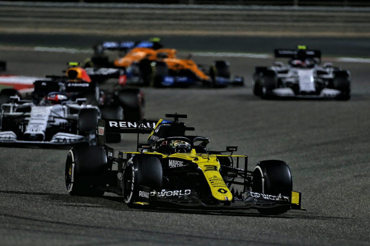 GP SAKHIR, Daniel Ricciardo (AUS) Renault F1 Team RS20.
06.12.2020. Formula 1 World Championship, Rd 16, Sakhir Grand Prix, Sakhir, Bahrain, Gara Day.
- www.xpbimages.com, EMail: requests@xpbimages.com © Copyright: Moy / XPB Images