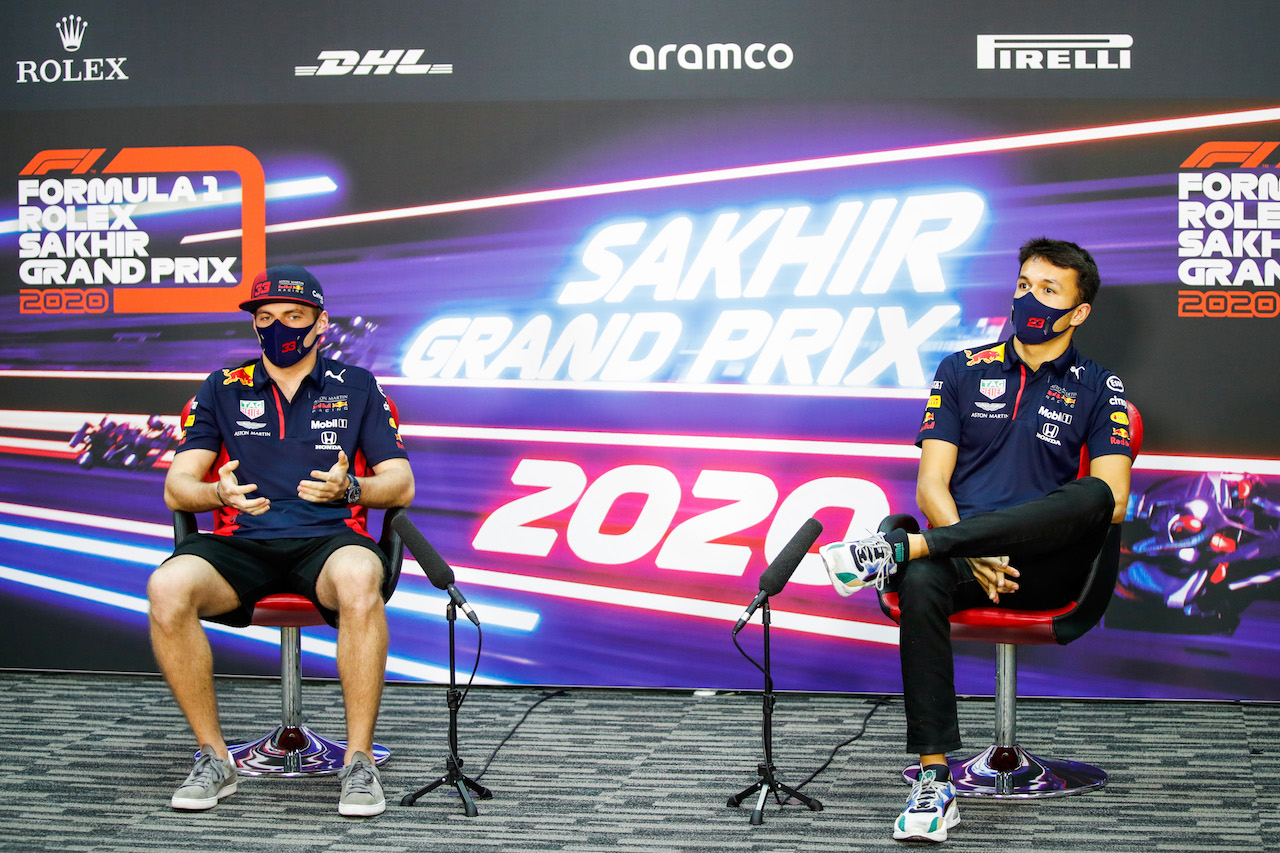 GP SAKHIR, (L to R): Max Verstappen (NLD) Red Bull Racing with team mate Alexander Albon (THA) Red Bull Racing in the FIA Press Conference.
03.12.2020. Formula 1 World Championship, Rd 16, Sakhir Grand Prix, Sakhir, Bahrain, Preparation Day.
- www.xpbimages.com, EMail: requests@xpbimages.com © Copyright: FIA Pool Image for Editorial Use Only