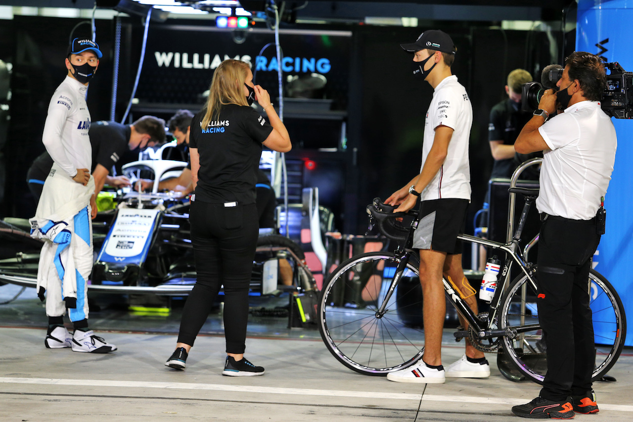 GP SAKHIR, (L to R): Jack Aitken (GBR) / (KOR) Williams Racing with Sophie Ogg (GBR) Williams Racing Head of F1 Communications e George Russell (GBR) Mercedes AMG F1.
03.12.2020. Formula 1 World Championship, Rd 16, Sakhir Grand Prix, Sakhir, Bahrain, Preparation Day.
- www.xpbimages.com, EMail: requests@xpbimages.com © Copyright: Moy / XPB Images