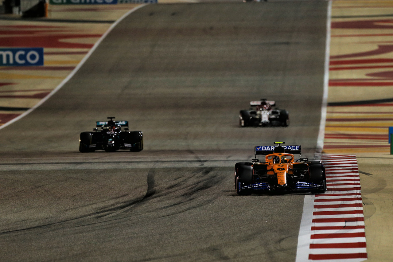 GP SAKHIR, Lando Norris (GBR) McLaren MCL35.
05.12.2020. Formula 1 World Championship, Rd 16, Sakhir Grand Prix, Sakhir, Bahrain, Qualifiche Day.
- www.xpbimages.com, EMail: requests@xpbimages.com © Copyright: Moy / XPB Images