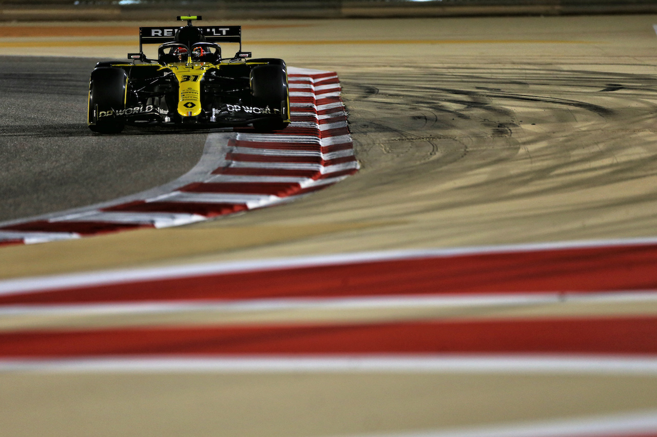 GP SAKHIR, Esteban Ocon (FRA) Renault F1 Team RS20.
05.12.2020. Formula 1 World Championship, Rd 16, Sakhir Grand Prix, Sakhir, Bahrain, Qualifiche Day.
- www.xpbimages.com, EMail: requests@xpbimages.com © Copyright: Moy / XPB Images