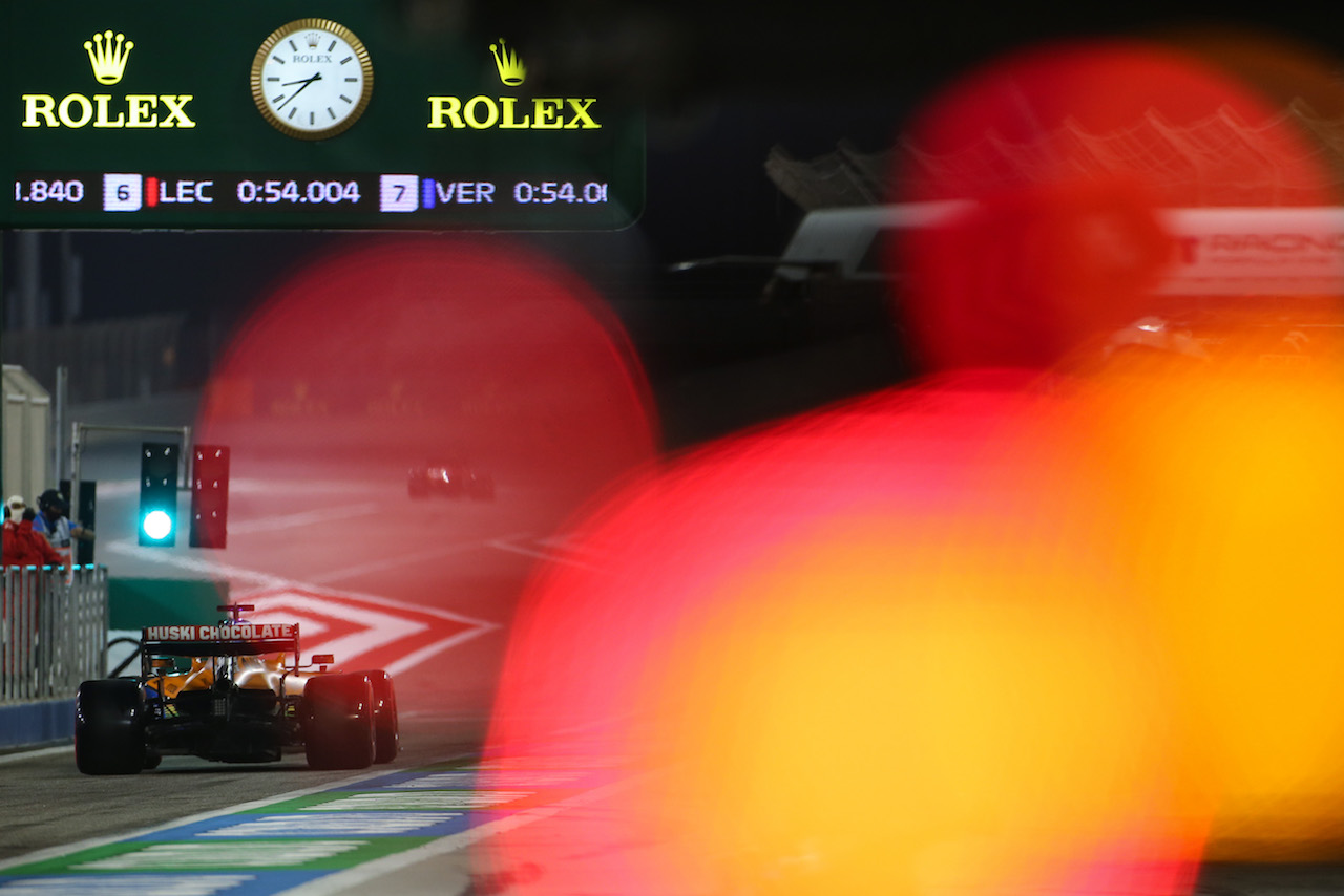 GP SAKHIR, Carlos Sainz Jr (ESP) McLaren MCL35.
05.12.2020. Formula 1 World Championship, Rd 16, Sakhir Grand Prix, Sakhir, Bahrain, Qualifiche Day.
- www.xpbimages.com, EMail: requests@xpbimages.com © Copyright: Charniaux / XPB Images