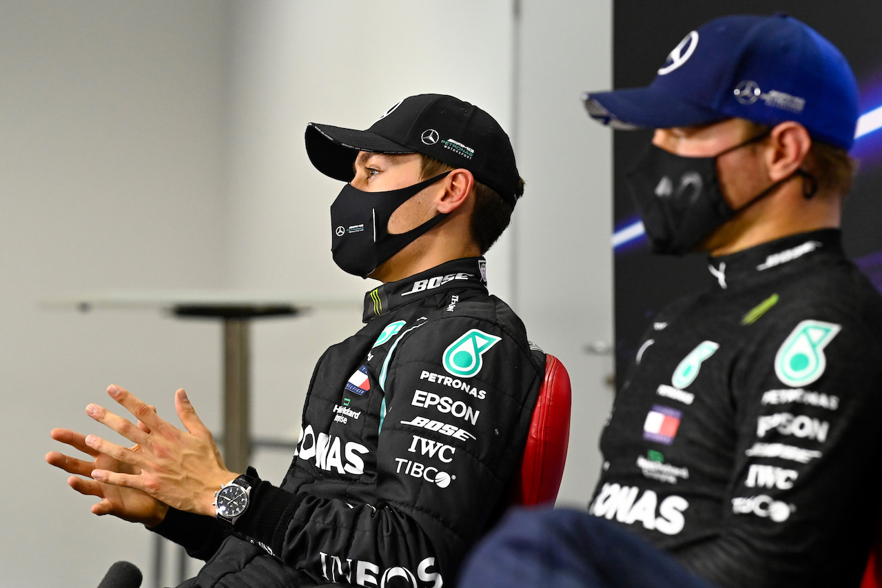 GP SAKHIR, (L to R): George Russell (GBR) Mercedes AMG F1 with team mate Valtteri Bottas (FIN) Mercedes AMG F1 in the post qualifying FIA Press Conference.
05.12.2020. Formula 1 World Championship, Rd 16, Sakhir Grand Prix, Sakhir, Bahrain, Qualifiche Day.
- www.xpbimages.com, EMail: requests@xpbimages.com © Copyright: FIA Pool Image for Editorial Use Only