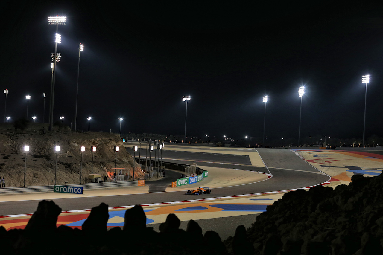 GP SAKHIR, Lando Norris (GBR) McLaren MCL35.
05.12.2020. Formula 1 World Championship, Rd 16, Sakhir Grand Prix, Sakhir, Bahrain, Qualifiche Day.
- www.xpbimages.com, EMail: requests@xpbimages.com © Copyright: Moy / XPB Images