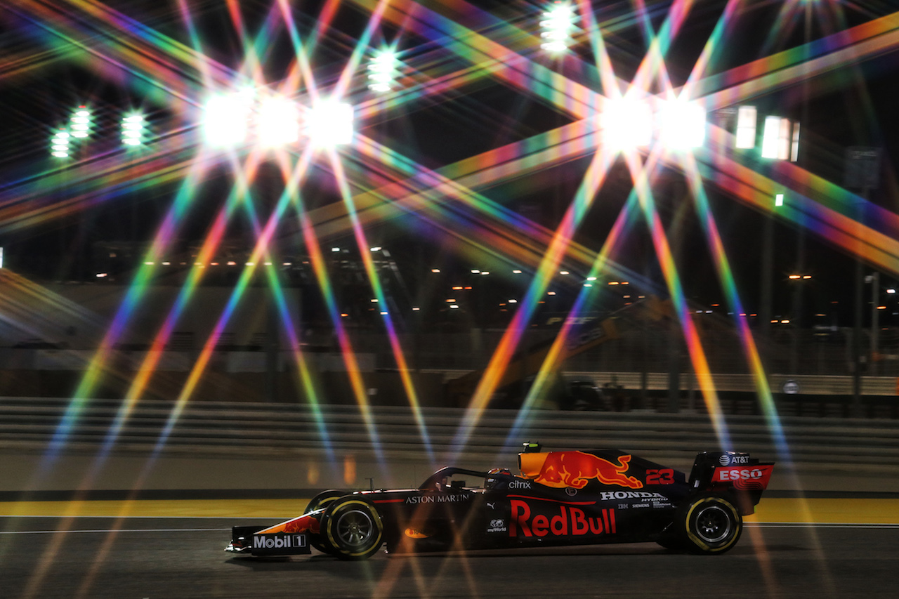 GP SAKHIR, Alexander Albon (THA) Red Bull Racing RB16.
05.12.2020. Formula 1 World Championship, Rd 16, Sakhir Grand Prix, Sakhir, Bahrain, Qualifiche Day.
- www.xpbimages.com, EMail: requests@xpbimages.com © Copyright: Moy / XPB Images