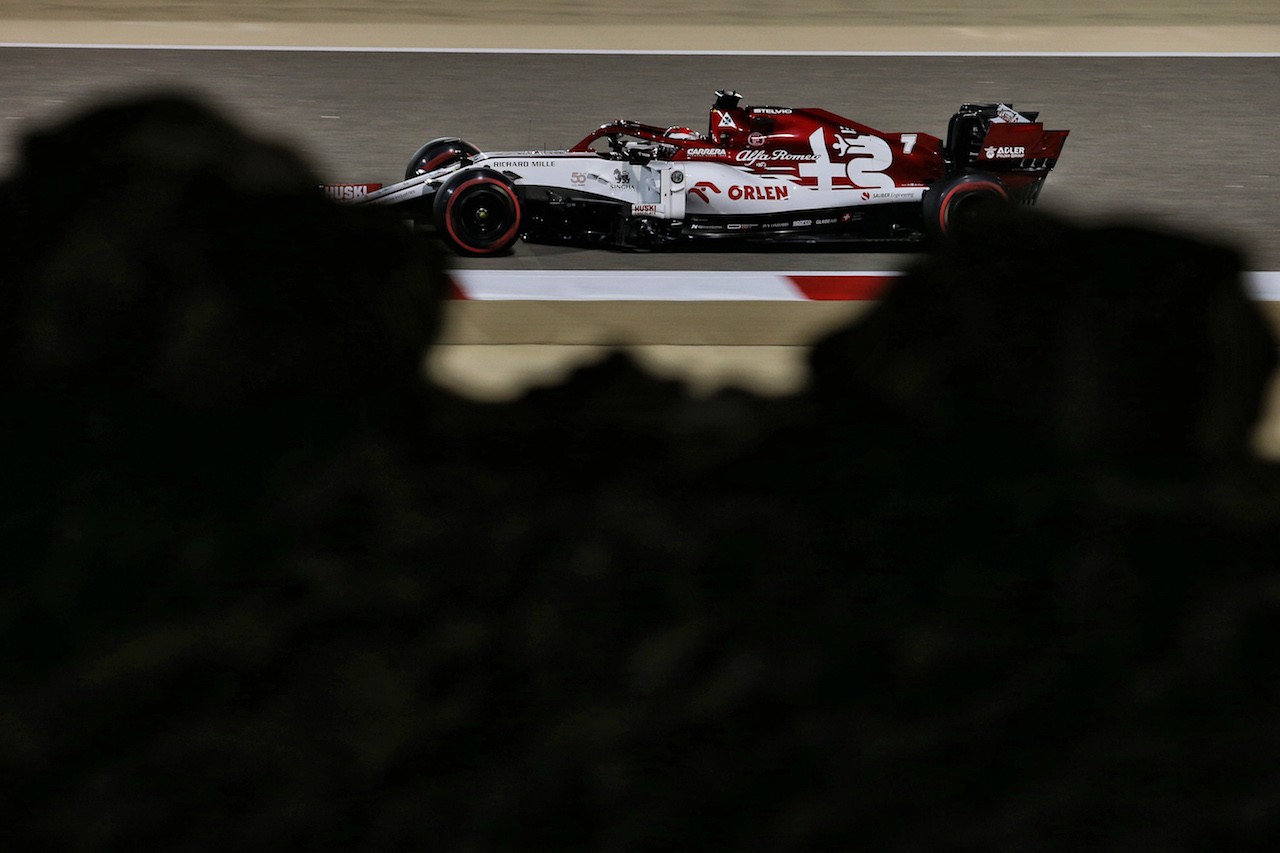 GP SAKHIR, Kimi Raikkonen (FIN) Alfa Romeo Racing C39.
05.12.2020. Formula 1 World Championship, Rd 16, Sakhir Grand Prix, Sakhir, Bahrain, Qualifiche Day.
- www.xpbimages.com, EMail: requests@xpbimages.com © Copyright: Moy / XPB Images