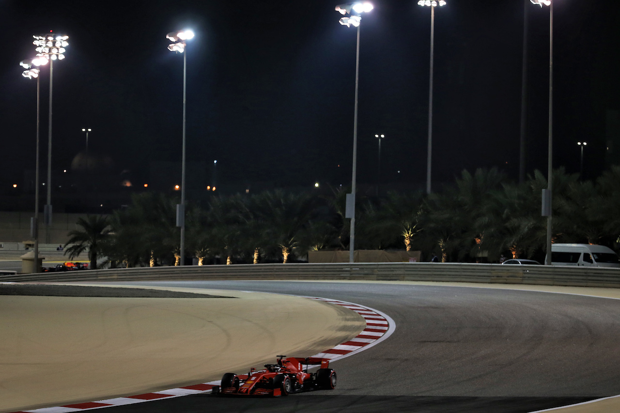 GP SAKHIR, Sebastian Vettel (GER) Ferrari SF1000.
05.12.2020. Formula 1 World Championship, Rd 16, Sakhir Grand Prix, Sakhir, Bahrain, Qualifiche Day.
- www.xpbimages.com, EMail: requests@xpbimages.com © Copyright: Batchelor / XPB Images