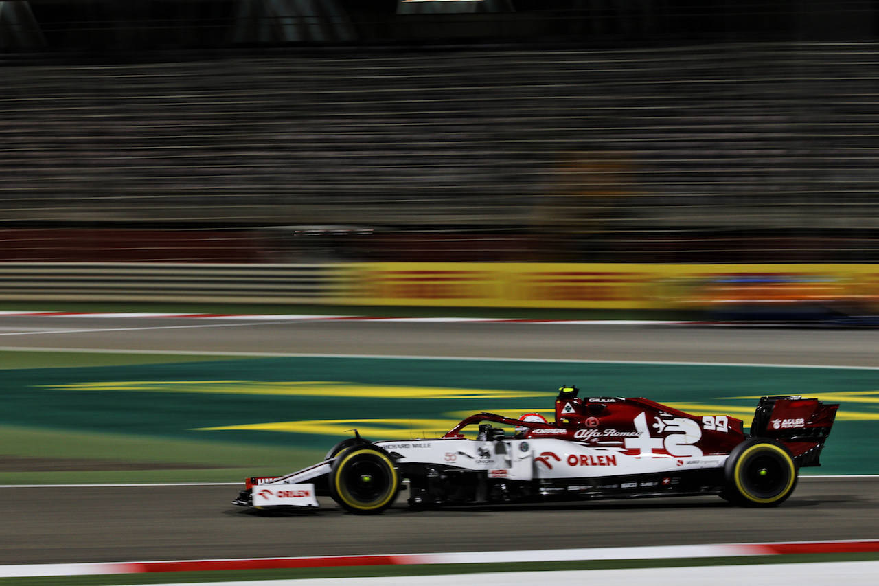 GP SAKHIR, Antonio Giovinazzi (ITA) Alfa Romeo Racing C39.
04.12.2020. Formula 1 World Championship, Rd 16, Sakhir Grand Prix, Sakhir, Bahrain, Practice Day
- www.xpbimages.com, EMail: requests@xpbimages.com © Copyright: Batchelor / XPB Images