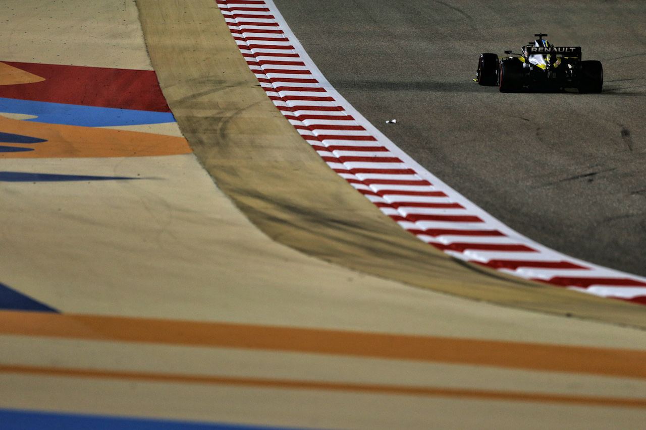 GP SAKHIR, Daniel Ricciardo (AUS) Renault F1 Team RS20.
04.12.2020. Formula 1 World Championship, Rd 16, Sakhir Grand Prix, Sakhir, Bahrain, Practice Day
- www.xpbimages.com, EMail: requests@xpbimages.com © Copyright: Moy / XPB Images