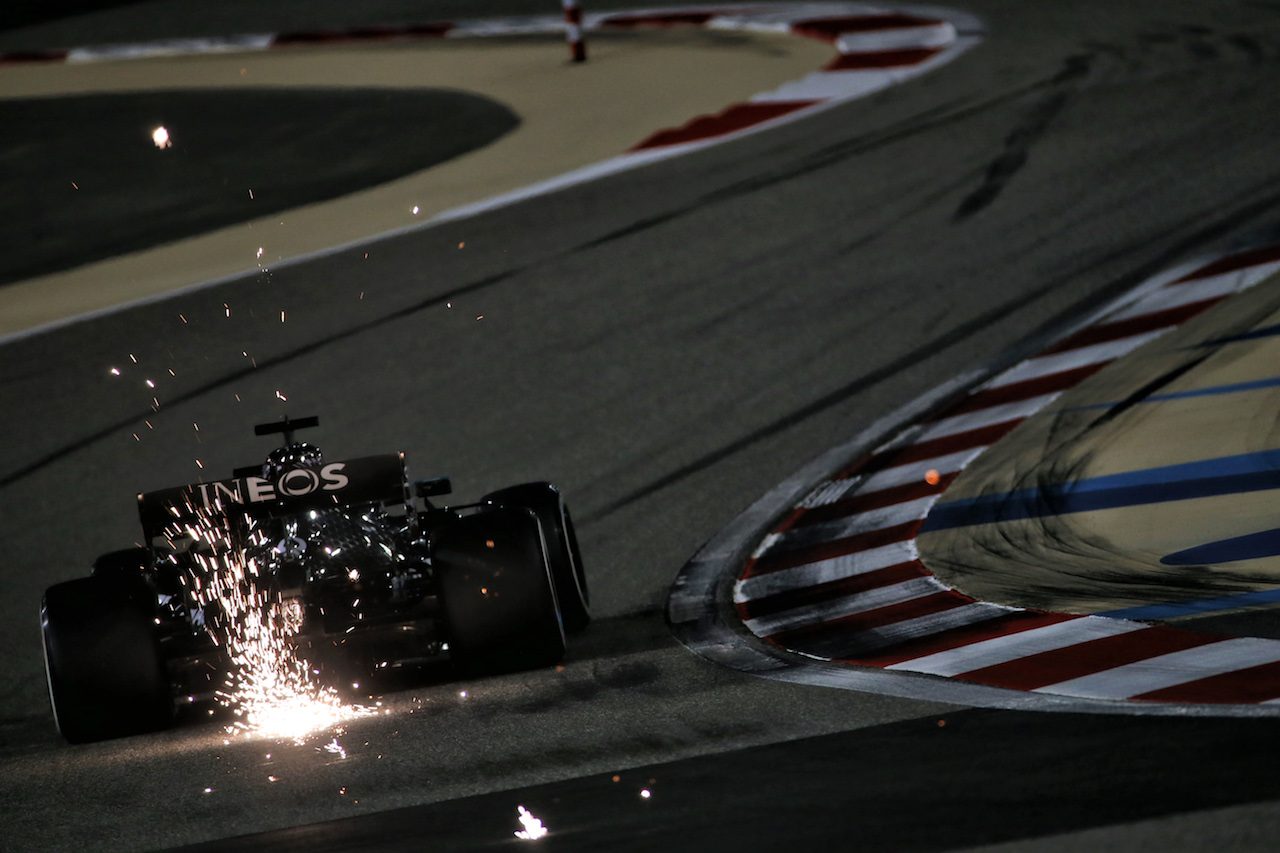 GP SAKHIR, George Russell (GBR) Mercedes AMG F1 W11 sends sparks flying.
04.12.2020. Formula 1 World Championship, Rd 16, Sakhir Grand Prix, Sakhir, Bahrain, Practice Day
- www.xpbimages.com, EMail: requests@xpbimages.com © Copyright: Batchelor / XPB Images
