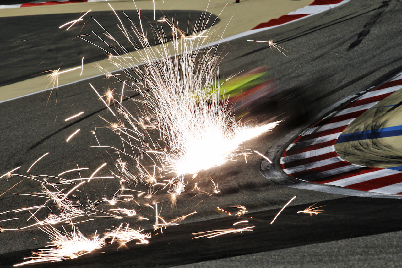 GP SAKHIR, Sebastian Vettel (GER) Ferrari SF1000 sends sparks flying.
04.12.2020. Formula 1 World Championship, Rd 16, Sakhir Grand Prix, Sakhir, Bahrain, Practice Day
- www.xpbimages.com, EMail: requests@xpbimages.com © Copyright: Batchelor / XPB Images