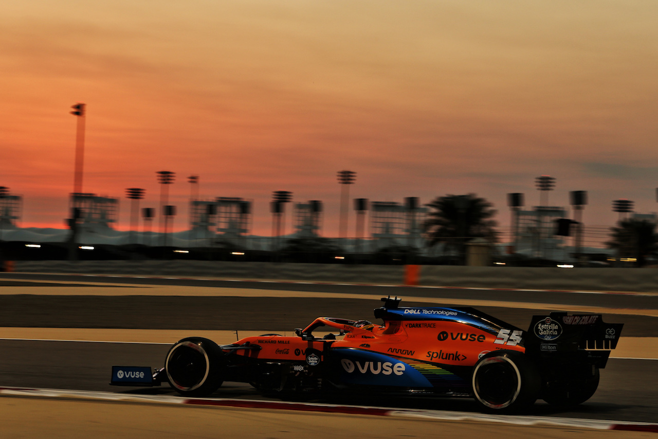 GP SAKHIR, Carlos Sainz Jr (ESP) McLaren MCL35.
04.12.2020. Formula 1 World Championship, Rd 16, Sakhir Grand Prix, Sakhir, Bahrain, Practice Day
- www.xpbimages.com, EMail: requests@xpbimages.com © Copyright: Moy / XPB Images