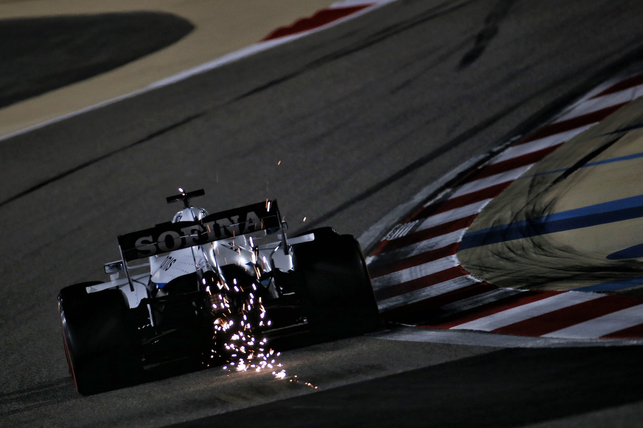 GP SAKHIR, Jack Aitken (GBR) / (KOR) Williams Racing FW43 sends sparks flying.
04.12.2020. Formula 1 World Championship, Rd 16, Sakhir Grand Prix, Sakhir, Bahrain, Practice Day
- www.xpbimages.com, EMail: requests@xpbimages.com © Copyright: Batchelor / XPB Images