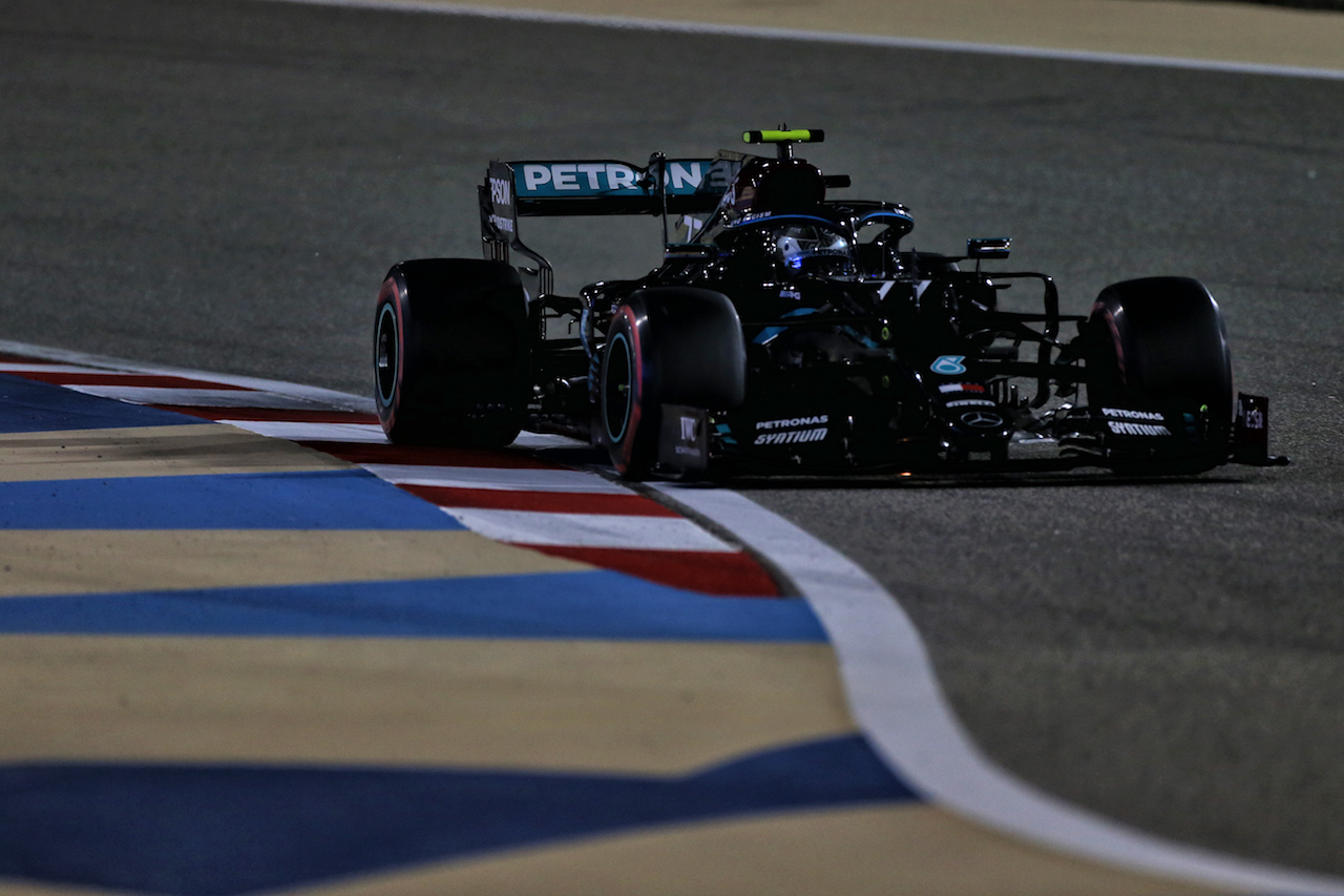 GP SAKHIR, Valtteri Bottas (FIN) Mercedes AMG F1 W11.
04.12.2020. Formula 1 World Championship, Rd 16, Sakhir Grand Prix, Sakhir, Bahrain, Practice Day
- www.xpbimages.com, EMail: requests@xpbimages.com © Copyright: Moy / XPB Images