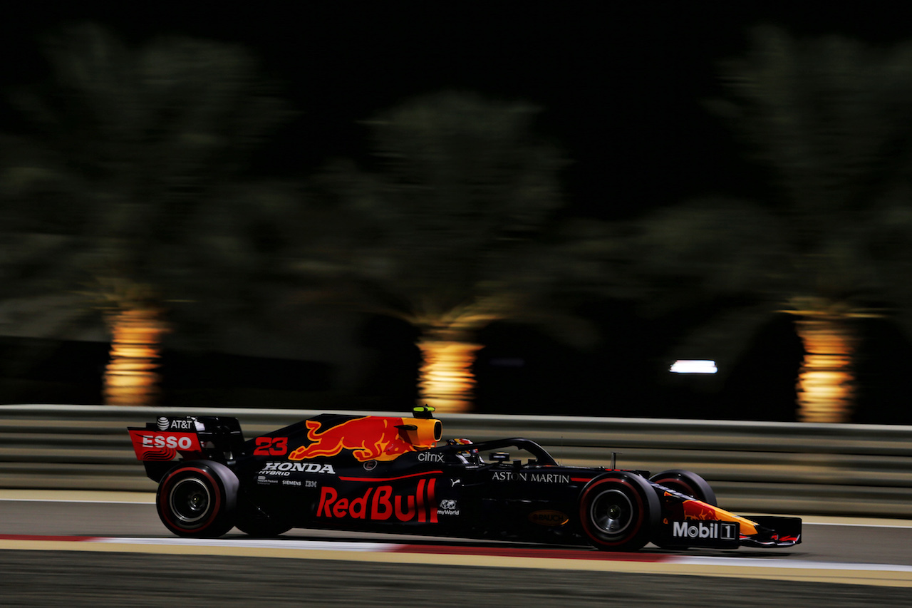 GP SAKHIR, Alexander Albon (THA) Red Bull Racing RB16.
04.12.2020. Formula 1 World Championship, Rd 16, Sakhir Grand Prix, Sakhir, Bahrain, Practice Day
- www.xpbimages.com, EMail: requests@xpbimages.com © Copyright: Moy / XPB Images