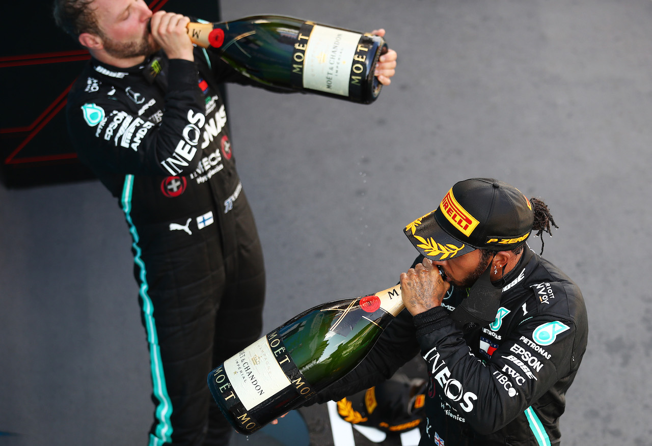 GP SPAGNA, Gara winner Lewis Hamilton (GBR) Mercedes AMG F1 celebrates with the champagne on the podium with team mate Valtteri Bottas (FIN) Mercedes AMG F1.
16.08.2020. Formula 1 World Championship, Rd 6, Spanish Grand Prix, Barcelona, Spain, Gara Day.
- www.xpbimages.com, EMail: requests@xpbimages.com - copy of publication required for printed pictures. Every used picture is fee-liable. © Copyright: FIA Pool Image for Editorial Use Only