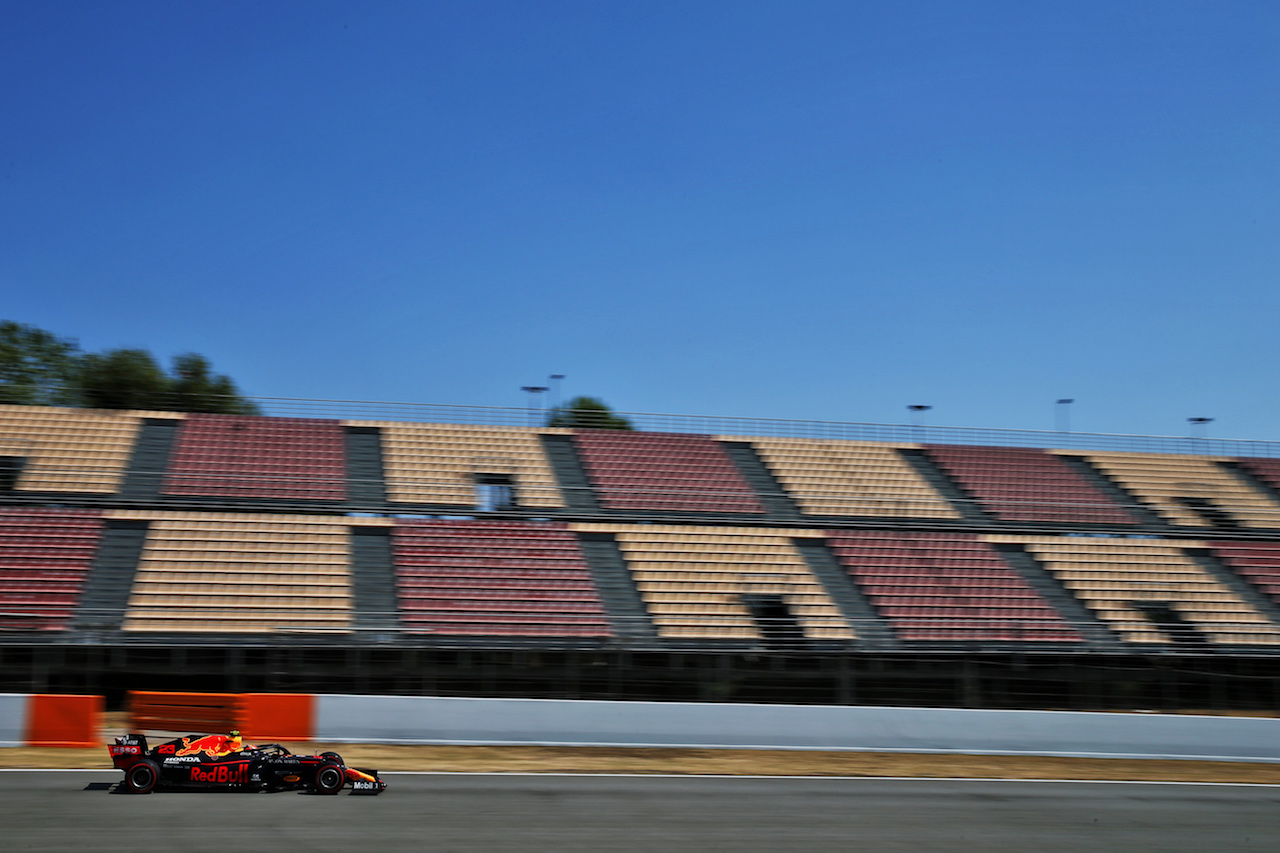GP SPAGNA, Alexander Albon (THA) Red Bull Racing RB16.
15.08.2020. Formula 1 World Championship, Rd 6, Spanish Grand Prix, Barcelona, Spain, Qualifiche Day.
- www.xpbimages.com, EMail: requests@xpbimages.com © Copyright: Batchelor / XPB Images